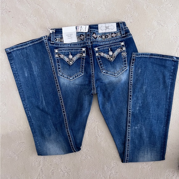 29/34 Miss Me Women's Mid Rise Aztec Stitch Bootcut Jeans with Faux Flap Pockets - Picture 2 of 9